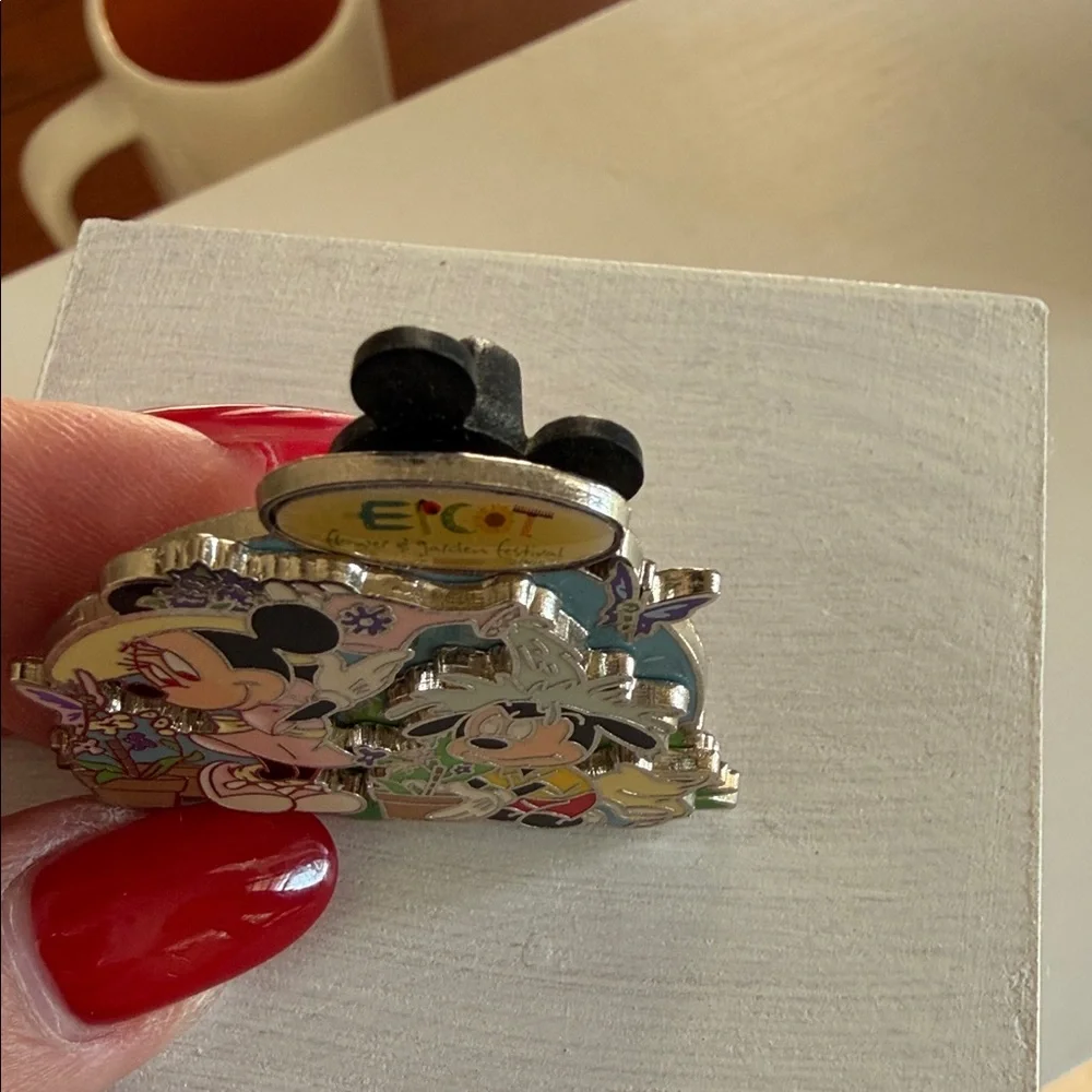 Vintage Disney Limited Release Epcot Flower & Garden Festival 2009 Trading Pin - Picture 2 of 4